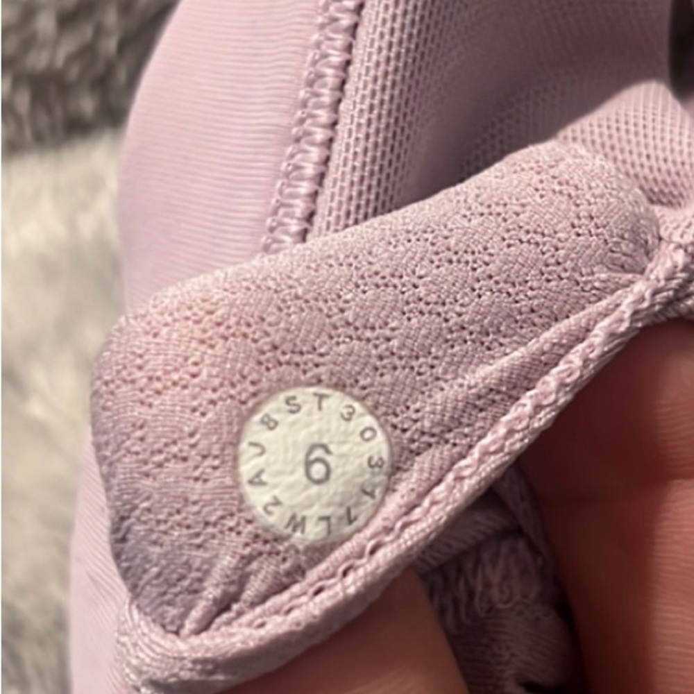EUC Lululemon Sports Bra - Picture 5 of 5